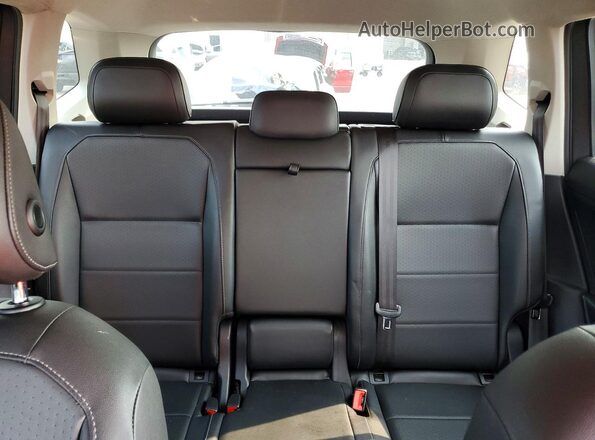 3VV2B7AX8JM216525 2018 VOLKSWAGEN TIGUAN Gray Widok tylnych siedzeń