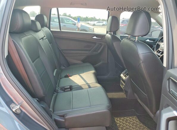3VV2B7AX8JM216525 2018 VOLKSWAGEN TIGUAN Gray Widok wnętrza z tyłu