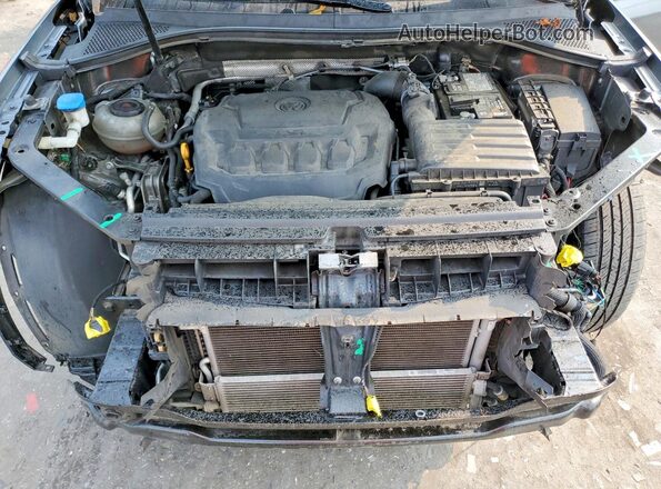3VV2B7AX8JM216525 2018 VOLKSWAGEN TIGUAN Gray Widok komory silnika