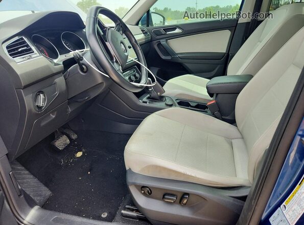 3VV2B7AX8JM218386 2018 VOLKSWAGEN TIGUAN Blue Front interior view