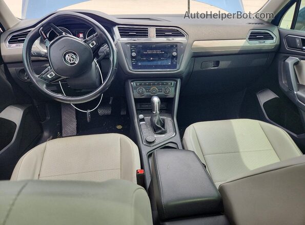 3VV2B7AX8JM218386 2018 VOLKSWAGEN TIGUAN Blue Dashboard view