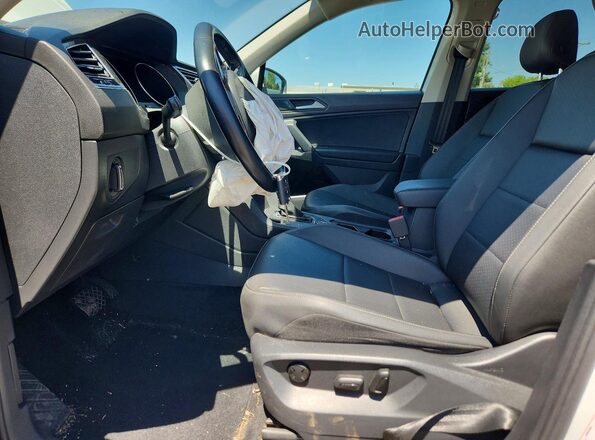 3VV2B7AX8KM185830 2019 VOLKSWAGEN TIGUAN White Front interior view