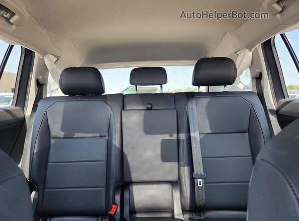 3VV2B7AX8LM150982 2020 VOLKSWAGEN TIGUAN Gray Հետևի նստատեղերի տեսք