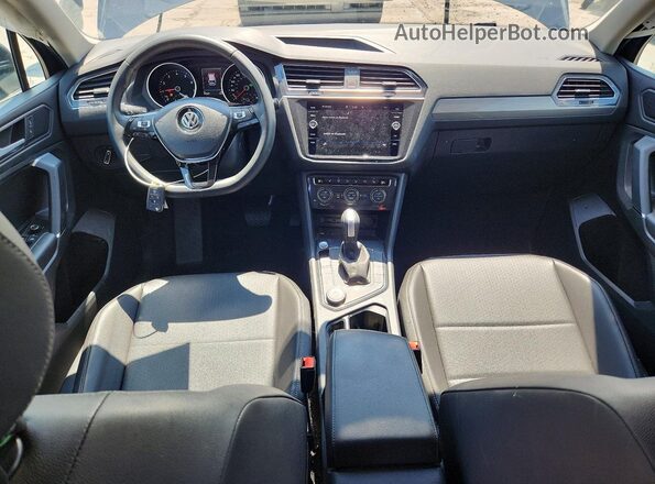 3VV2B7AX8LM150982 2020 VOLKSWAGEN TIGUAN Gray Առջևի վահանակի տեսք