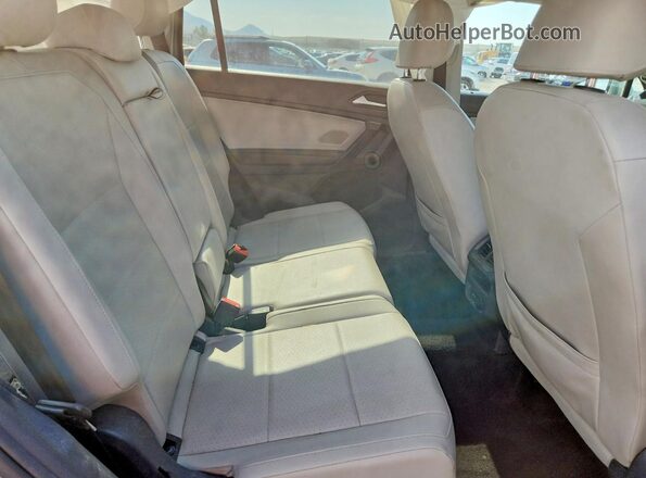 3VV2B7AX8MM003739 2021 VOLKSWAGEN TIGUAN Silver Вид задніх сидінь