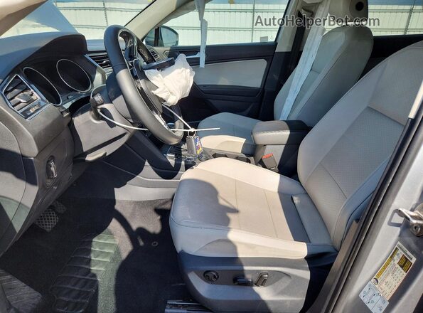 3VV2B7AX8MM003739 2021 VOLKSWAGEN TIGUAN Silver Вид салону спереду