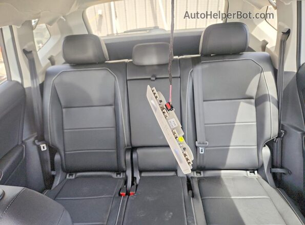 3VV2B7AX8MM115912 2021 VOLKSWAGEN TIGUAN White უკანა სავარძლების ხედი
