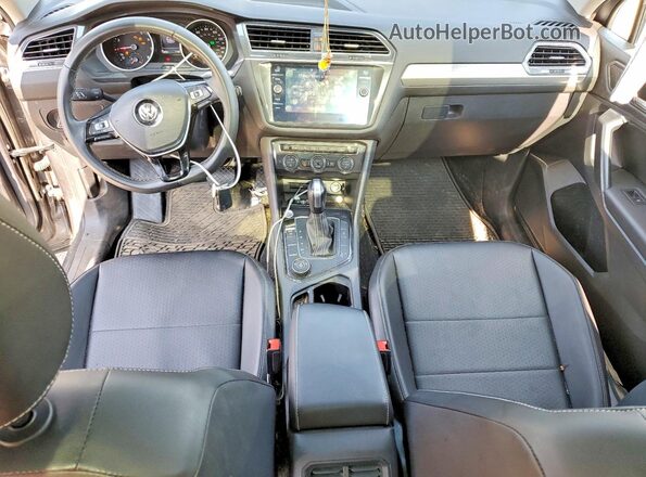 3VV2B7AX8MM135030 2021 VOLKSWAGEN TIGUAN Gray Widok deski rozdzielczej