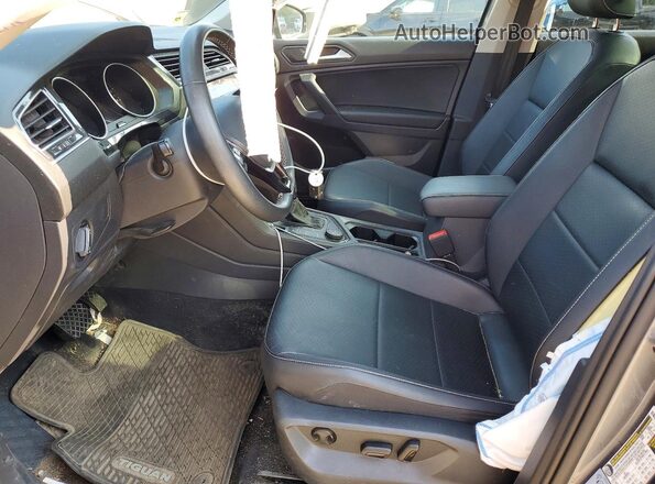 3VV2B7AX8MM135030 2021 VOLKSWAGEN TIGUAN Gray Widok wnętrza z przodu