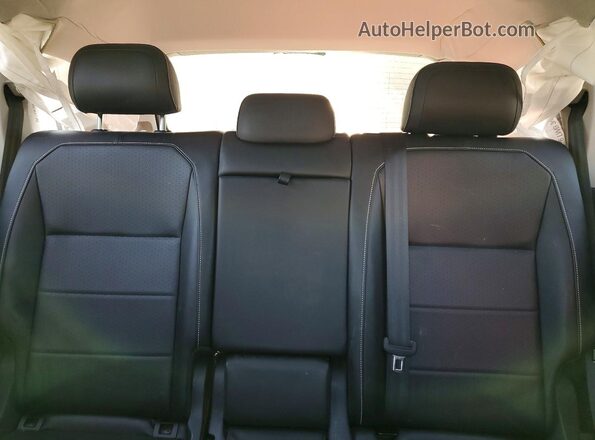 3VV2B7AX8MM135030 2021 VOLKSWAGEN TIGUAN Gray Widok tylnych siedzeń