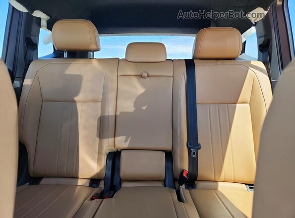 3VV2B7AX8NM043577 2022 VOLKSWAGEN TIGUAN Gray Widok tylnych siedzeń
