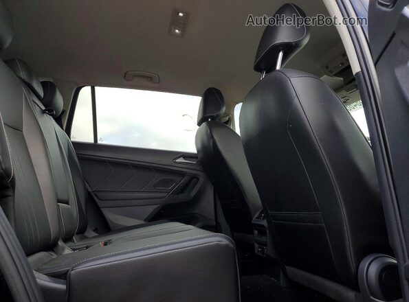 3VV2B7AX8NM127222 2022 VOLKSWAGEN TIGUAN Черный Вид задней части салона