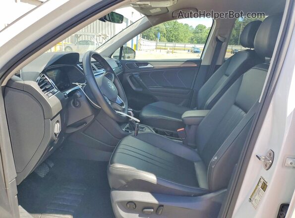 3VV2B7AX8RM075788 2024 VOLKSWAGEN TIGUAN Белый Вид салона спереди