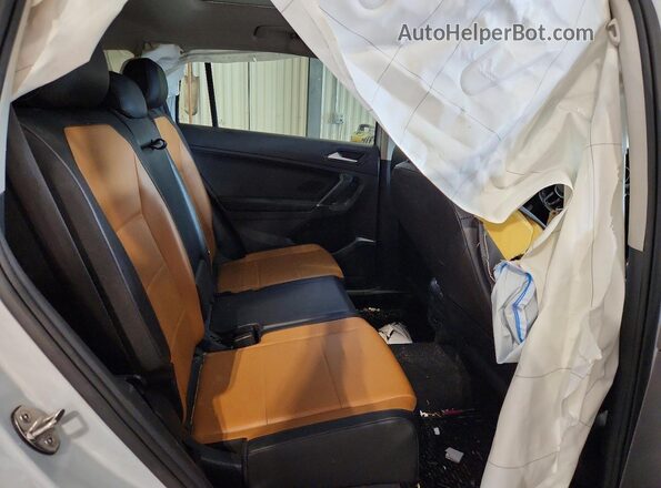 3VV2B7AX9JM006340 2018 VOLKSWAGEN TIGUAN White Вид задньої частини салону