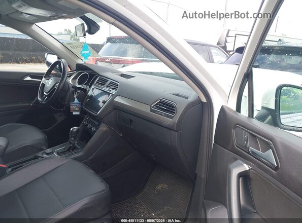 3VV2B7AX9JM073973 2018 VOLKSWAGEN TIGUAN White წინა სალონის ხედი