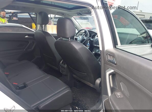 3VV2B7AX9JM073973 2018 VOLKSWAGEN TIGUAN White VIN კოდის სტიკერის ხედი