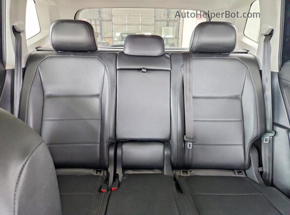 3VV2B7AX9JM100203 2018 VOLKSWAGEN TIGUAN Black Vista de los asientos traseros