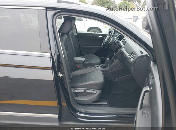 3VV2B7AX9JM161454 2018 VOLKSWAGEN TIGUAN Black Front interior view