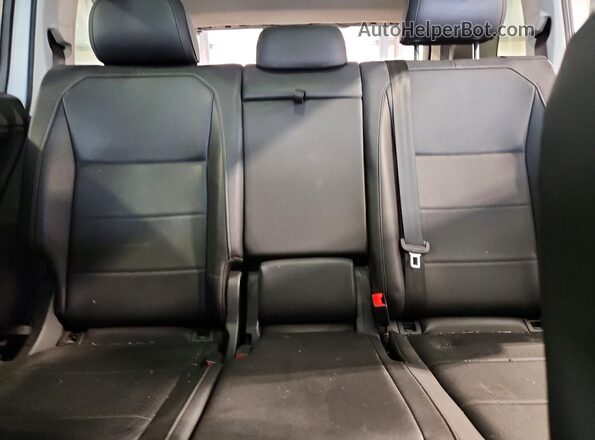 3VV2B7AX9LM058568 2020 VOLKSWAGEN TIGUAN White Հետևի նստատեղերի տեսք