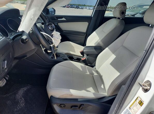 3VV2B7AX9MM124635 2021 VOLKSWAGEN TIGUAN Белый Вид салона спереди