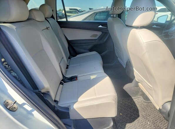 3VV2B7AXXJM153797 2018 VOLKSWAGEN TIGUAN White უკანა სავარძლების ხედი