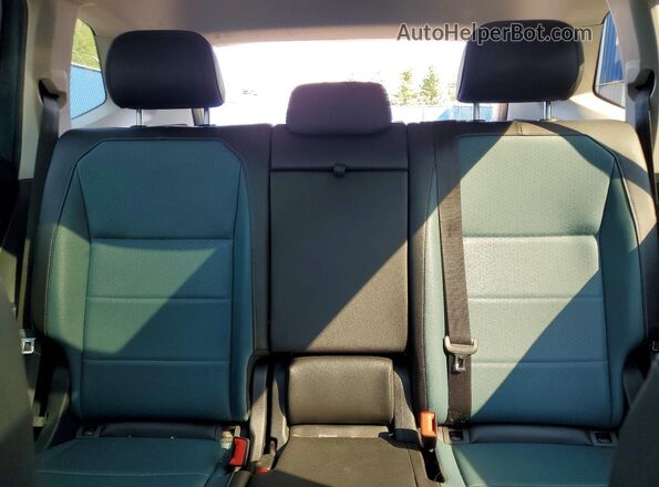 3VV2B7AXXLM040449 2020 VOLKSWAGEN TIGUAN Blue Rear seats view