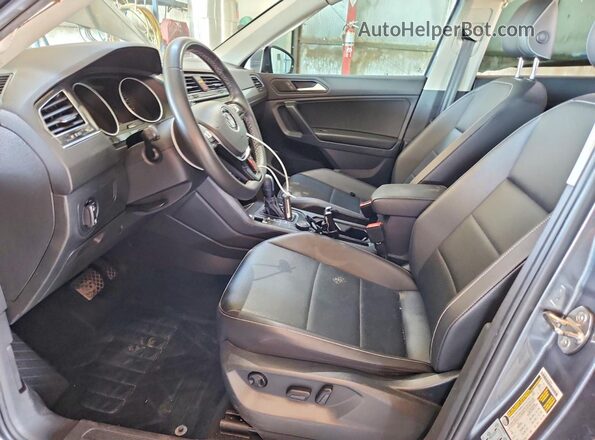 3VV2B7AXXMM048116 2021 VOLKSWAGEN TIGUAN Серый Вид салона спереди