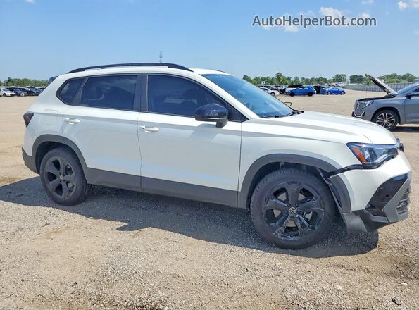3VV2C7B2XSM080996 2025 VOLKSWAGEN TAOS Белый Передняя правая четверть