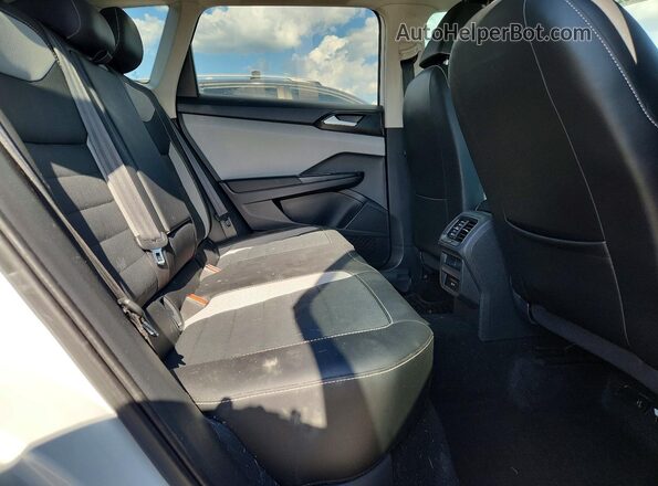 3VV2X7B24NM045900 2022 VOLKSWAGEN TAOS White Vista interior trasera