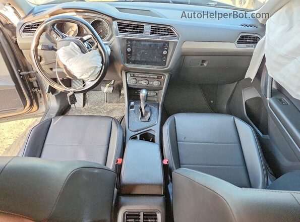 3VV3B7AX0JM000852 2018 VOLKSWAGEN TIGUAN Gray წინა პანელის ხედი