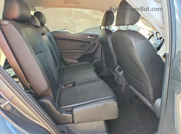 3VV3B7AX0JM000852 2018 VOLKSWAGEN TIGUAN Gray უკანა სალონის ხედი