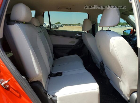 3VV3B7AX0JM191446 2018 VOLKSWAGEN TIGUAN Orange Widok wnętrza z tyłu