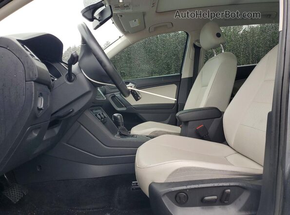 3VV3B7AX0LM086781 2020 VOLKSWAGEN TIGUAN Gray Widok wnętrza z przodu