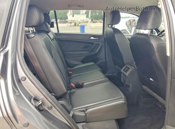 3VV3B7AX0NM066825 2022 VOLKSWAGEN TIGUAN Gray Rear interior view