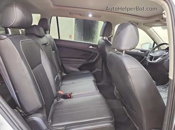 3VV3B7AX0NM151468 2022 VOLKSWAGEN TIGUAN White Vista interior trasera