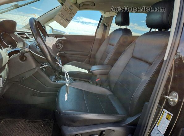 3VV3B7AX1JM027154 2018 VOLKSWAGEN TIGUAN Black Widok wnętrza z przodu
