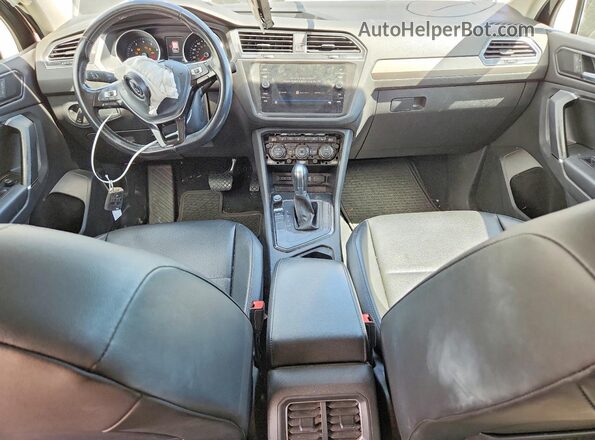 3VV3B7AX1JM027154 2018 VOLKSWAGEN TIGUAN Black Widok deski rozdzielczej