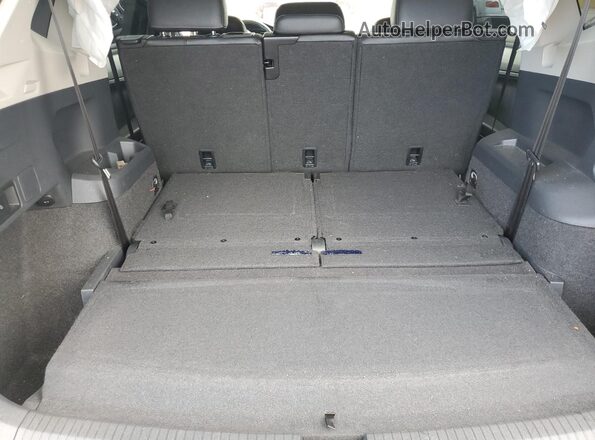 3VV3B7AX1JM090593 2018 VOLKSWAGEN TIGUAN Silver 