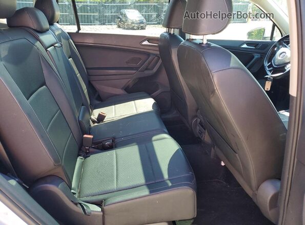 3VV3B7AX1KM065551 2019 VOLKSWAGEN TIGUAN White Вид задньої частини салону