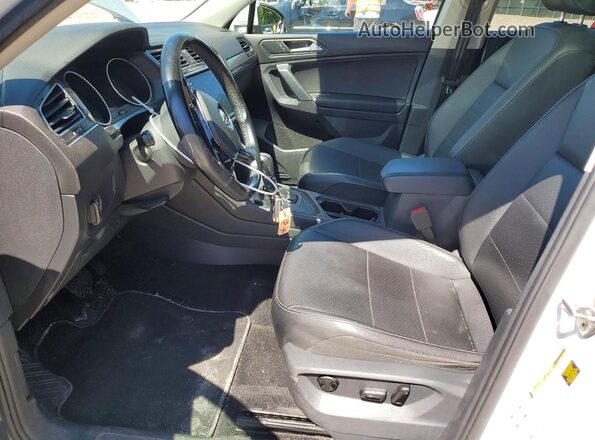 3VV3B7AX1KM065551 2019 VOLKSWAGEN TIGUAN White Вид салону спереду