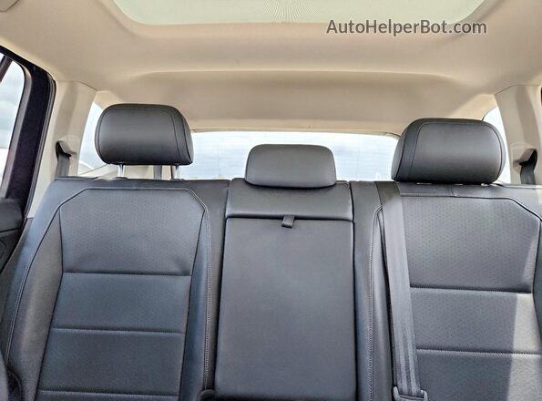 3VV3B7AX1KM153113 2019 VOLKSWAGEN TIGUAN Black Vista de los asientos traseros