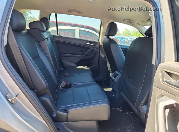 3VV3B7AX1LM075885 2020 VOLKSWAGEN TIGUAN Silver Вид задньої частини салону