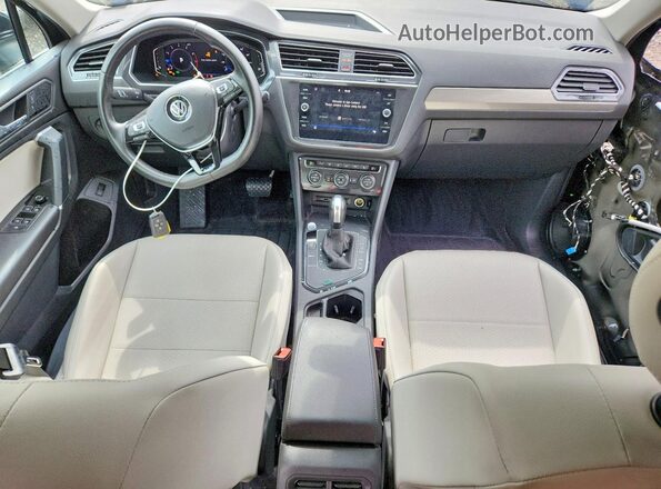 3VV3B7AX1LM106875 2020 VOLKSWAGEN TIGUAN Черный Вид панели приборов