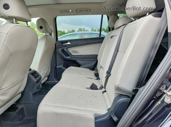 3VV3B7AX1LM106875 2020 VOLKSWAGEN TIGUAN Черный Вид задней части салона