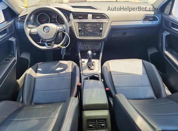 3VV3B7AX1MM059512 2021 VOLKSWAGEN TIGUAN Gray Առջևի վահանակի տեսք