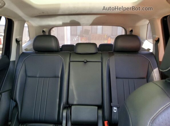 3VV3B7AX1NM140043 2022 VOLKSWAGEN TIGUAN Black Widok tylnych siedzeń
