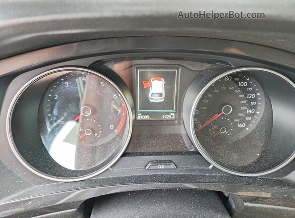 3VV3B7AX2JM020066 2018 VOLKSWAGEN TIGUAN Blue Вид щитка приладів