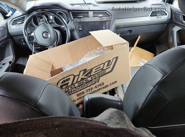 3VV3B7AX2JM020066 2018 VOLKSWAGEN TIGUAN Blue Вид панелі приладів