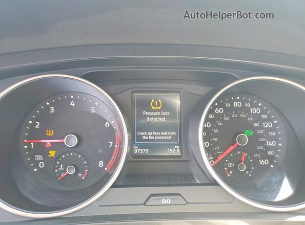 3VV3B7AX2JM023209 2018 VOLKSWAGEN TIGUAN White Вид щитка приладів