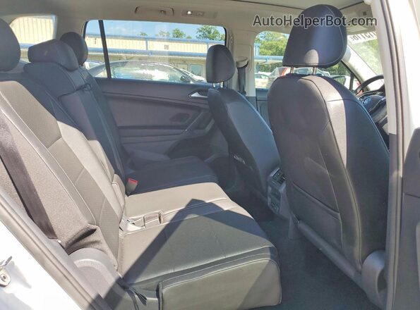 3VV3B7AX2JM023209 2018 VOLKSWAGEN TIGUAN White Вид задньої частини салону